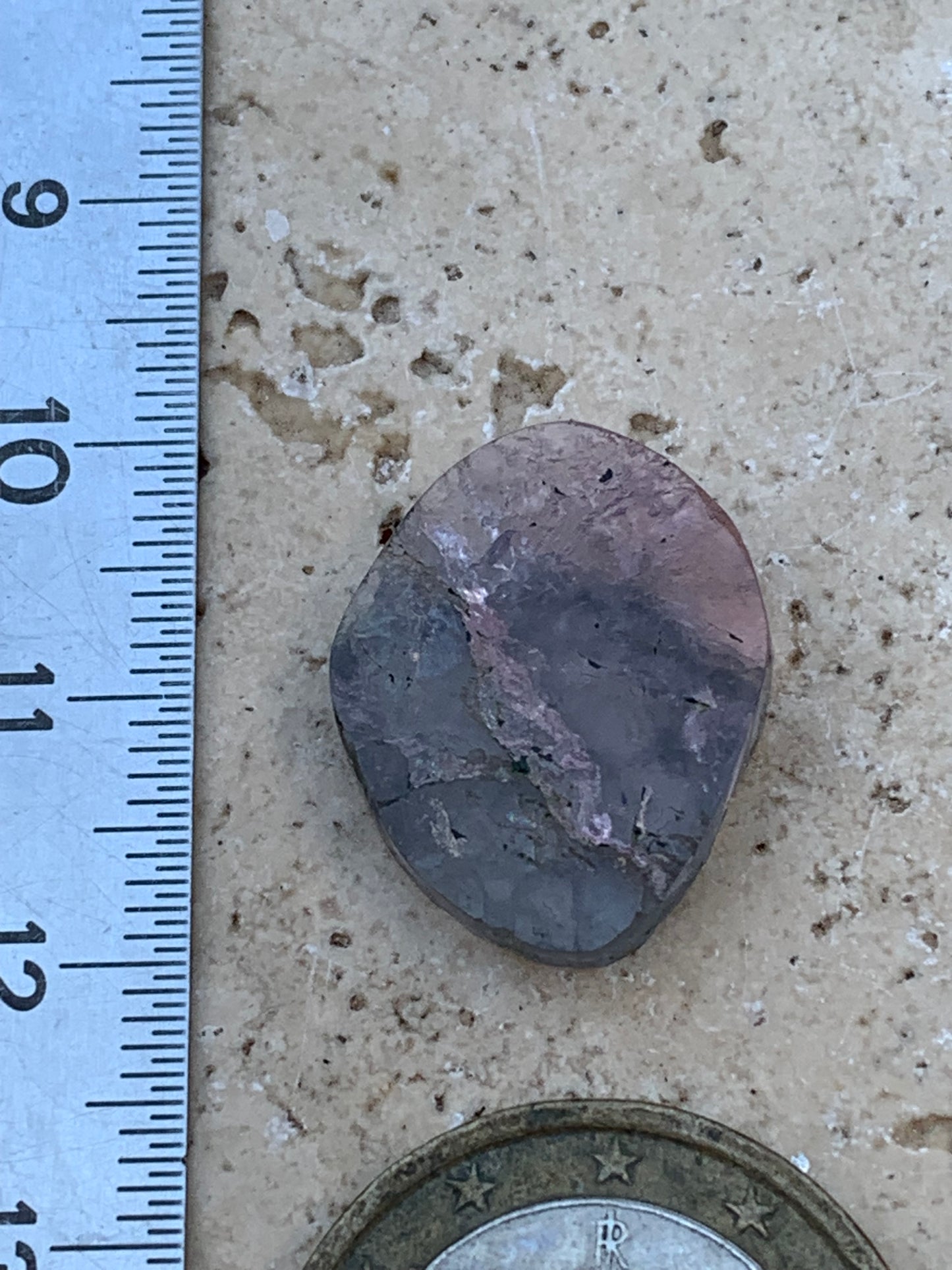 Tourmaline elbaïte de 20mm x 16 x 5 - 2,2 grammes/ 11 carats. Superbe pièce naturelle !