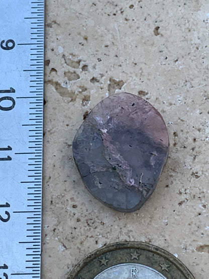 Tourmaline elbaïte de 20mm x 16 x 5 - 2,2 grammes/ 11 carats. Superbe pièce naturelle !