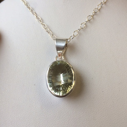 Prasiolite naturelle, superbe pendentif en Argent de 30mm x 14 x 11. Prêt à porter ou pour collection ,exposition...