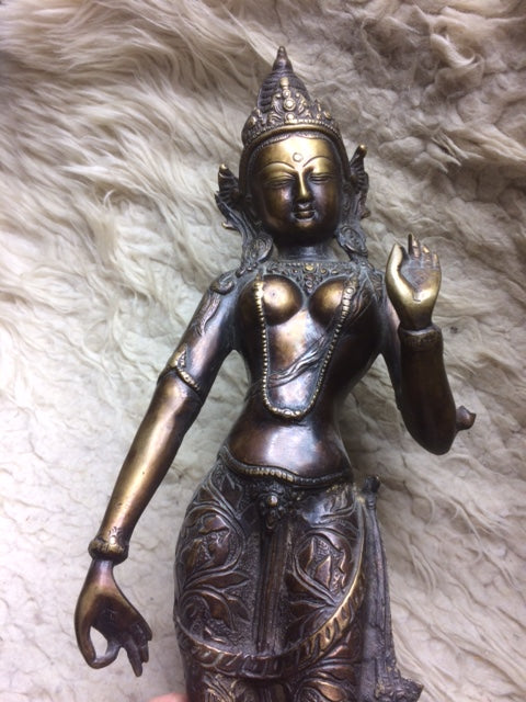 Pièce unique de Taille XL - Statuette ancienne de Tara 'blanche', en métal (bronze laiton), de 45 centimètres de haut. Fait au Népal, parfait dans une salle de Méditation, Autel, Collection, Exposition...!