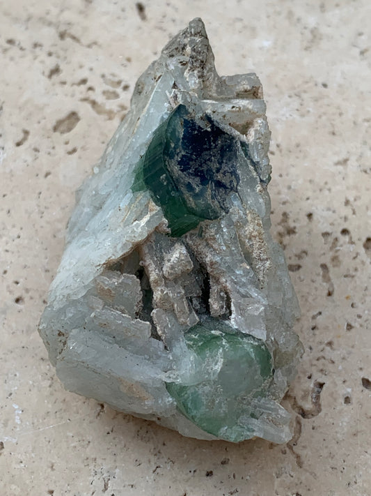 Tourmaline bleue/ Indicolite et Aigue-Marine , spécimen naturel de 52 x 32 x 30 mm - 47,9 grammes !