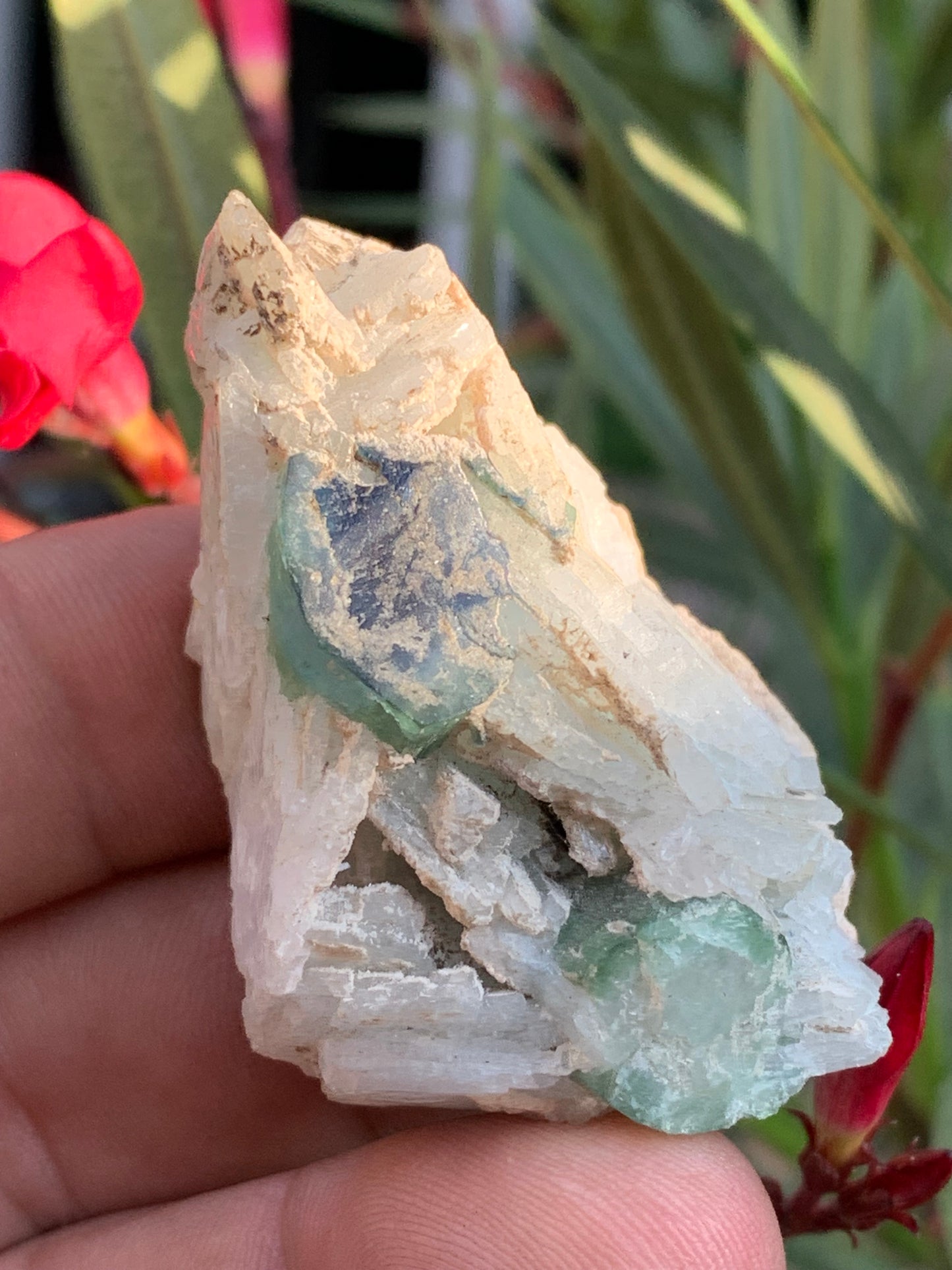 Tourmaline bleue/ Indicolite et Aigue-Marine , spécimen naturel de 52 x 32 x 30 mm - 47,9 grammes !