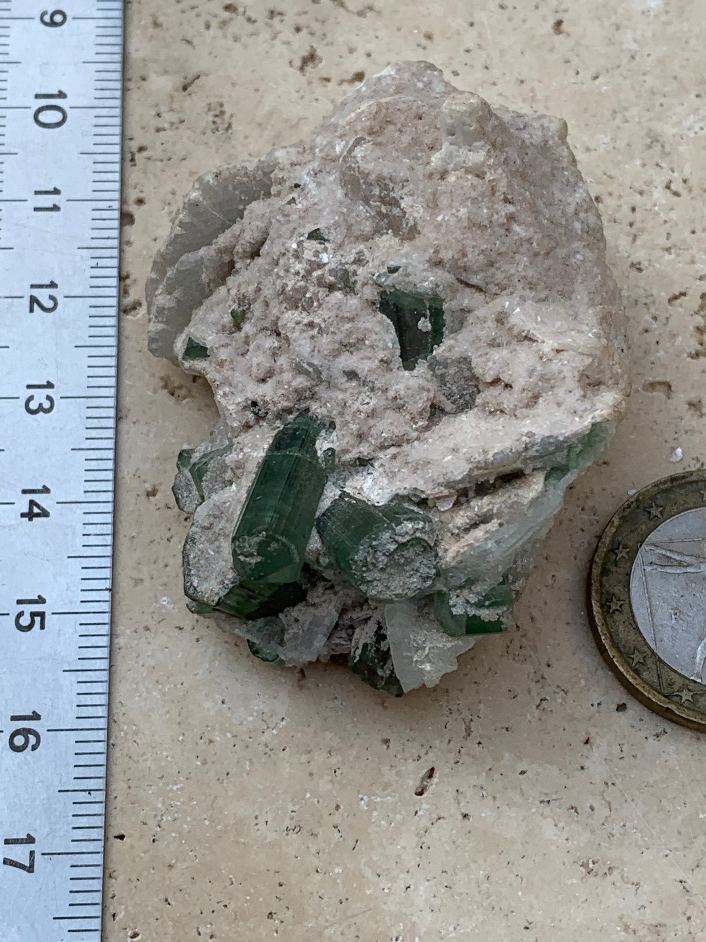 Tourmaline verte/ Verdélite et melon d'eau , spécimen naturel de 58 x 40 x 25 mm - 49,7 grammes !