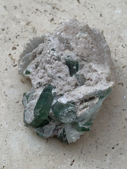 Tourmaline verte/ Verdélite et melon d'eau , spécimen naturel de 58 x 40 x 25 mm - 49,7 grammes !