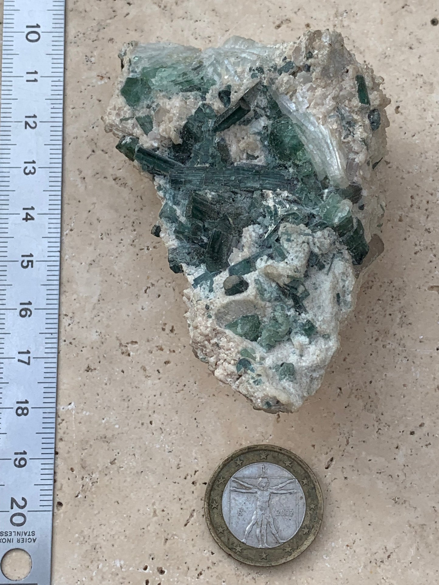 Tourmaline verte/ Verdélite, spécimen naturel de 87 x 57 x 45 mm - 139,7 grammes !