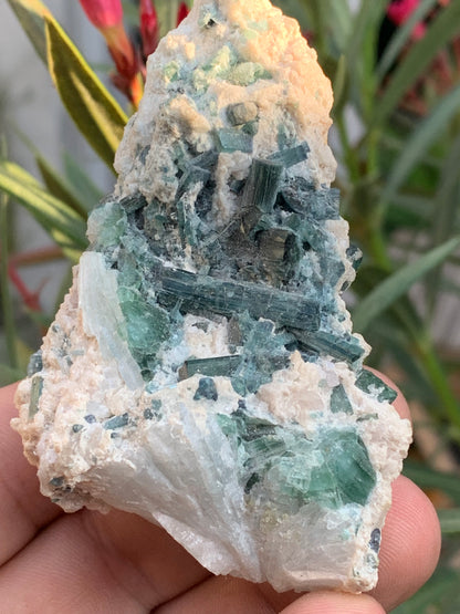 Tourmaline verte/ Verdélite, spécimen naturel de 87 x 57 x 45 mm - 139,7 grammes !