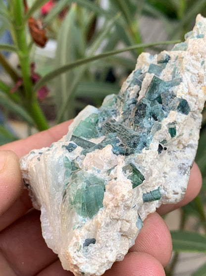 Tourmaline verte/ Verdélite, spécimen naturel de 87 x 57 x 45 mm - 139,7 grammes !