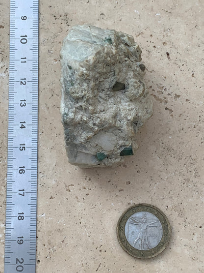 Tourmaline verte/ Verdélite, spécimen naturel de 65 x 45 x 39 mm - 110,7 grammes !