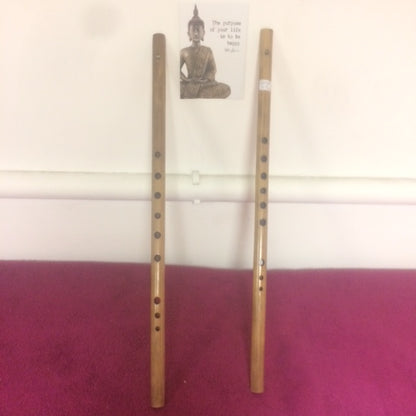 This 9-hole Indian bamboo flute is tuned to an Indian scale. It has a very warm sound. In India, this instrument has been played by shepherds and local people for thousands of years...