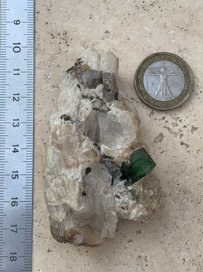 Tourmaline verte/ Verdélite, spécimen naturel de 74 x 44 x 30 mm - 84,7 grammes !
