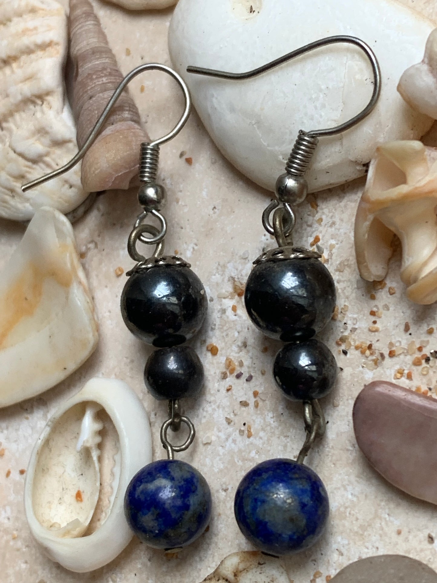 Boucles d'oreilles, collection '2 perles + 1 articulée', fait main par G & Z, en Argent, laiton argenté ou Plaqué Or (au choix), avec perles de qualité AA à AAA ! Choisissez vos perles et composez une paire à votre goût !