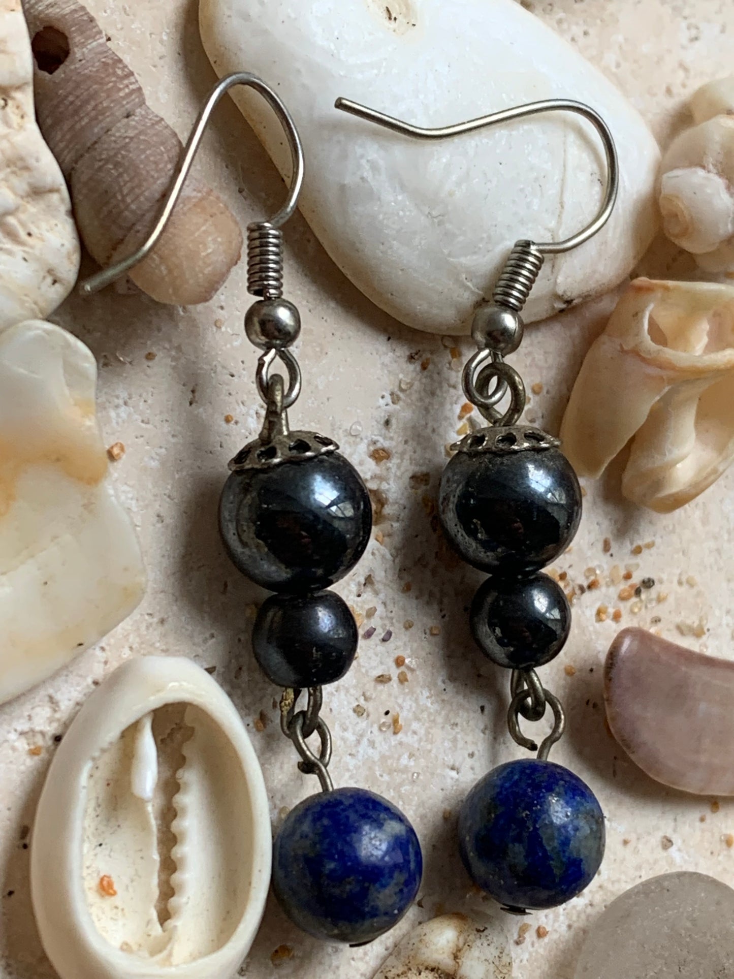 Boucles d'oreilles, collection '2 perles + 1 articulée', fait main par G & Z, en Argent, laiton argenté ou Plaqué Or (au choix), avec perles de qualité AA à AAA ! Choisissez vos perles et composez une paire à votre goût !