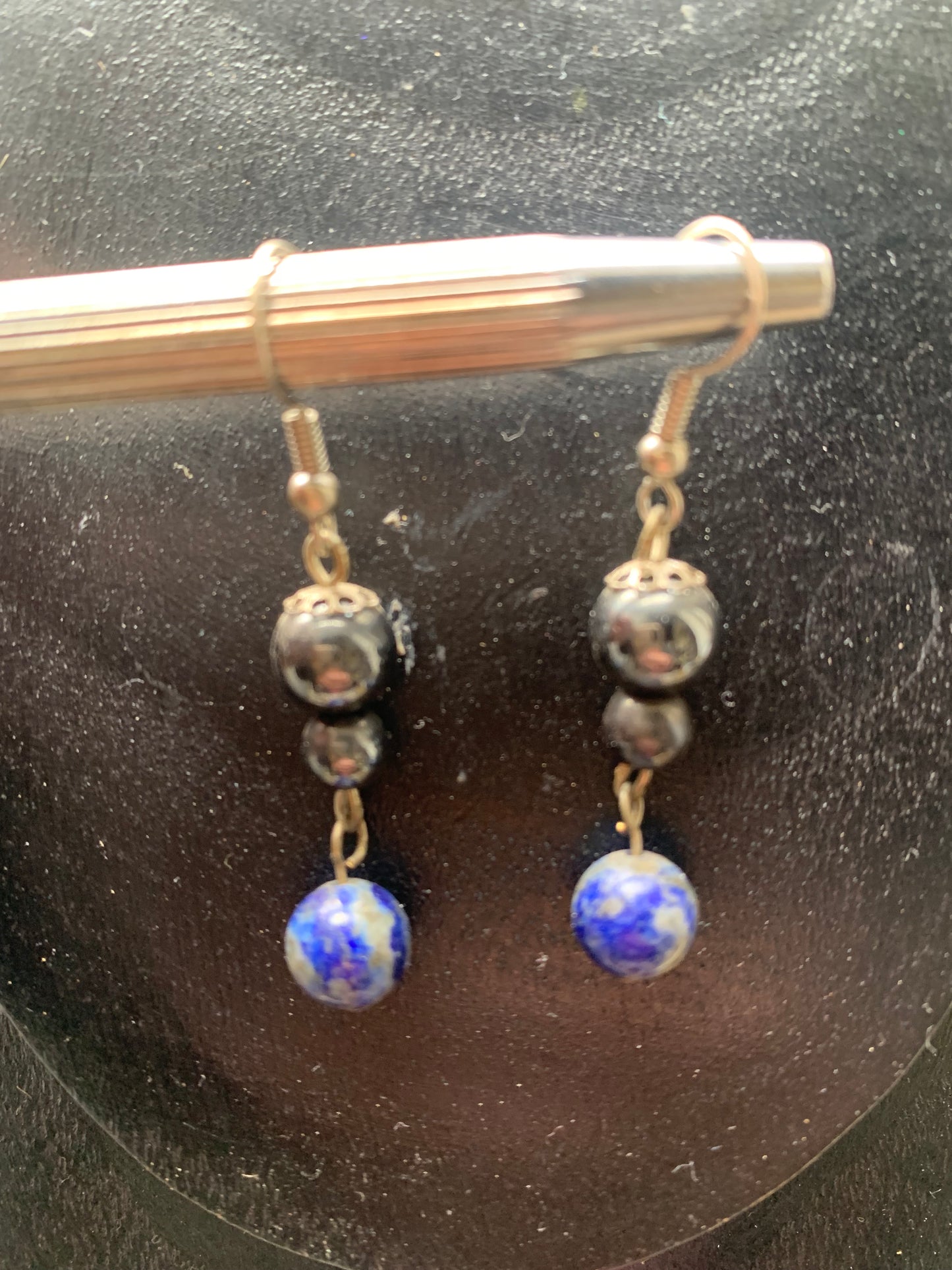 Boucles d'oreilles, collection '2 perles + 1 articulée', fait main par G & Z, en Argent, laiton argenté ou Plaqué Or (au choix), avec perles de qualité AA à AAA ! Choisissez vos perles et composez une paire à votre goût !