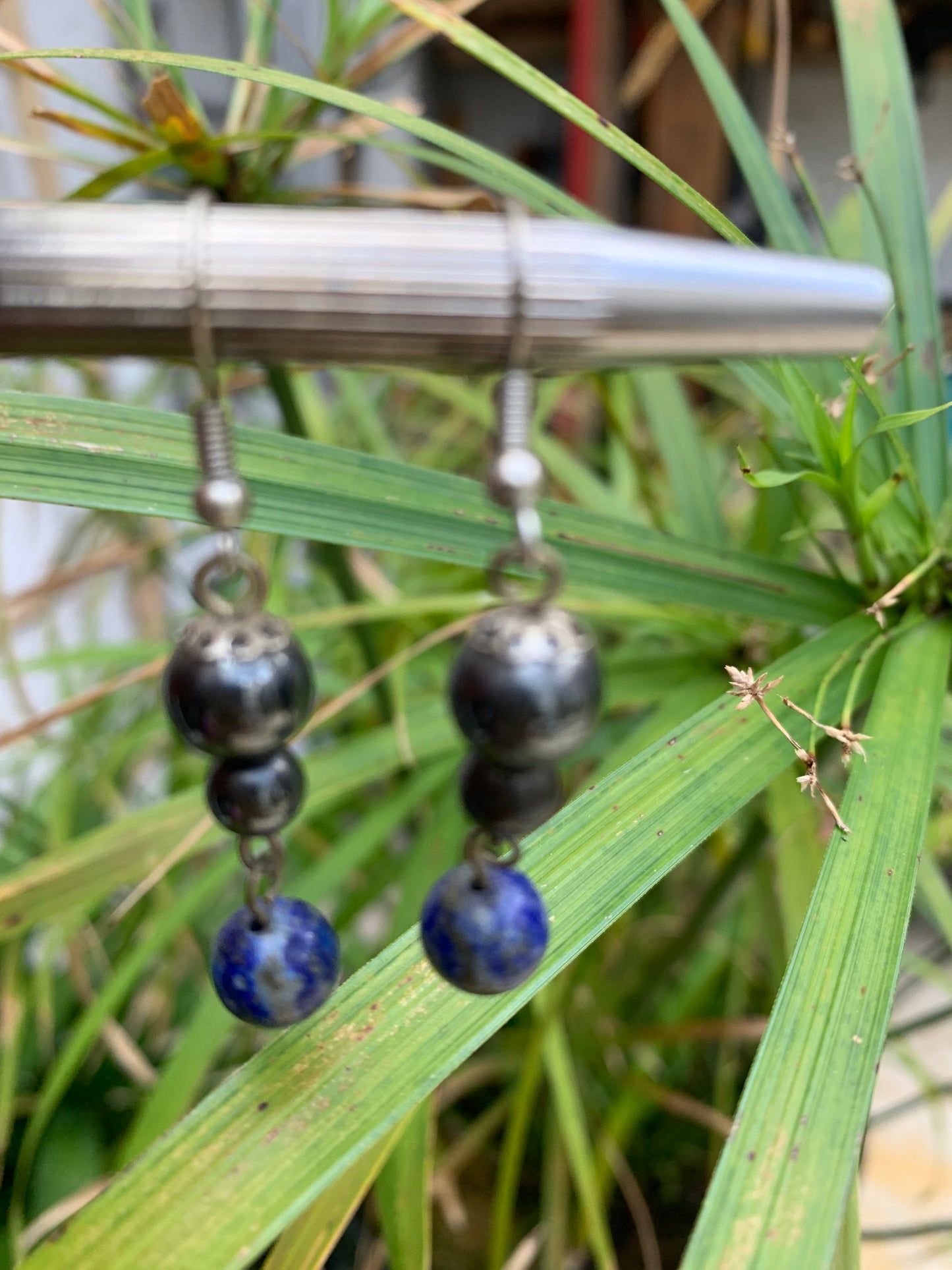 Boucles d'oreilles, collection '2 perles + 1 articulée', fait main par G & Z, en Argent, laiton argenté ou Plaqué Or (au choix), avec perles de qualité AA à AAA ! Choisissez vos perles et composez une paire à votre goût !