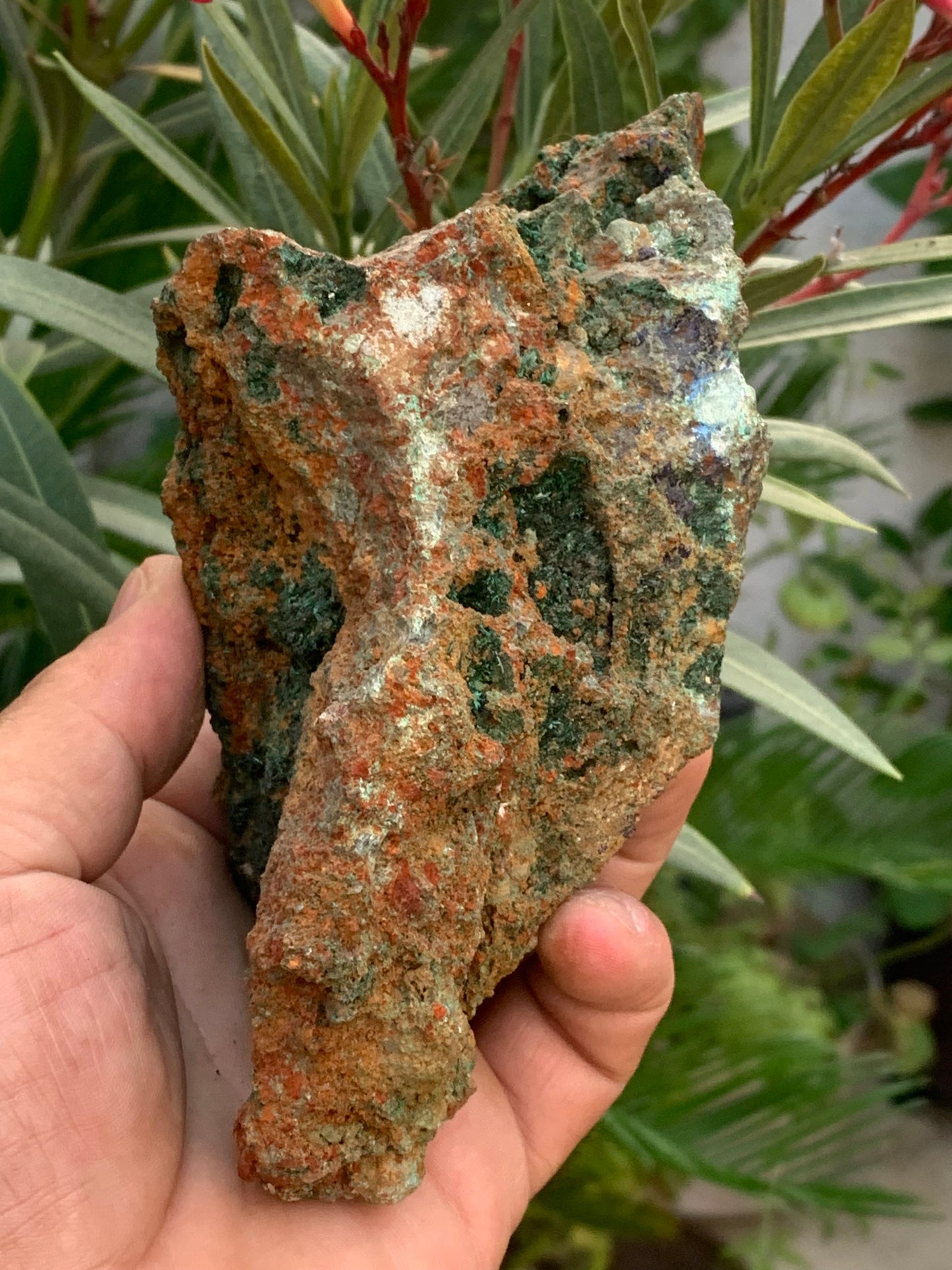 Brochantite, spécimen naturel brut de 160 x 90 x 90 mm - 872 grammes !