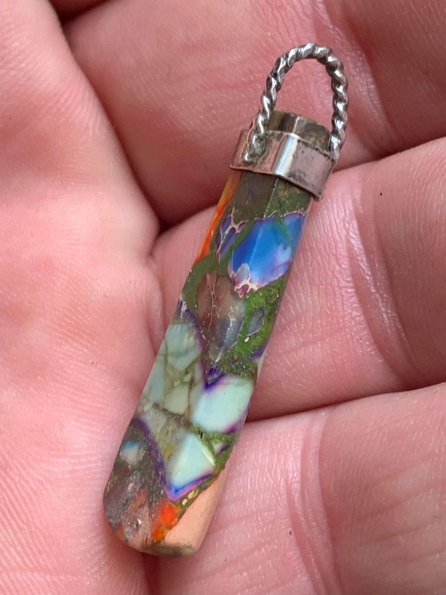 Jaspe/ Agate atypique rare, pièce unique en Argent de 40x9x7mm. Vendu avec un cordon réglable de couleur noire ! Fait par Gem et Zen