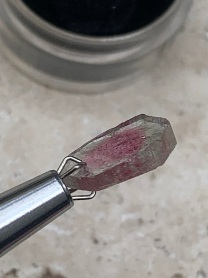 Tourmaline melon d'eau/ pastèque, vendu par paire, 14mm de diamètre x 2 - 8,5 carats. Parfait en bijouterie, collection ,exposition...