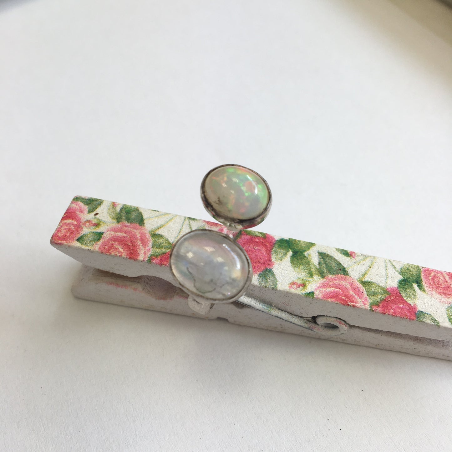 Bague en opale et pierre de lune, cabochons sertis sur anneau en Argent 0.925 ! Taille réglable d'environ 50 à 60 Fr !