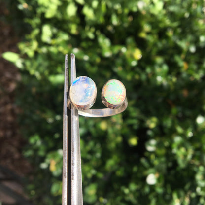 Bague en opale et pierre de lune, cabochons sertis sur anneau en Argent 0.925 ! Taille réglable d'environ 50 à 60 Fr !