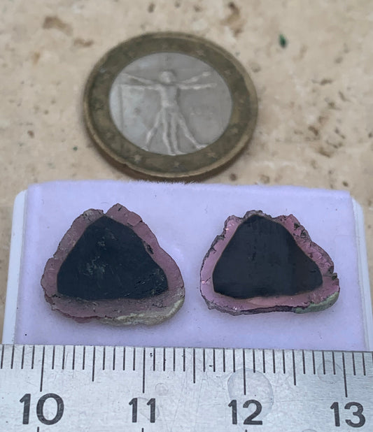 Tourmaline melon d'eau/ pastèque, vendu par paire, 15mm x 14 x 3 - 7 carats. Parfait en bijouterie, collection ,exposition...