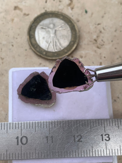 Tourmaline melon d'eau/ pastèque, vendu par paire, 15mm x 14 x 3 - 7 carats. Parfait en bijouterie, collection ,exposition...