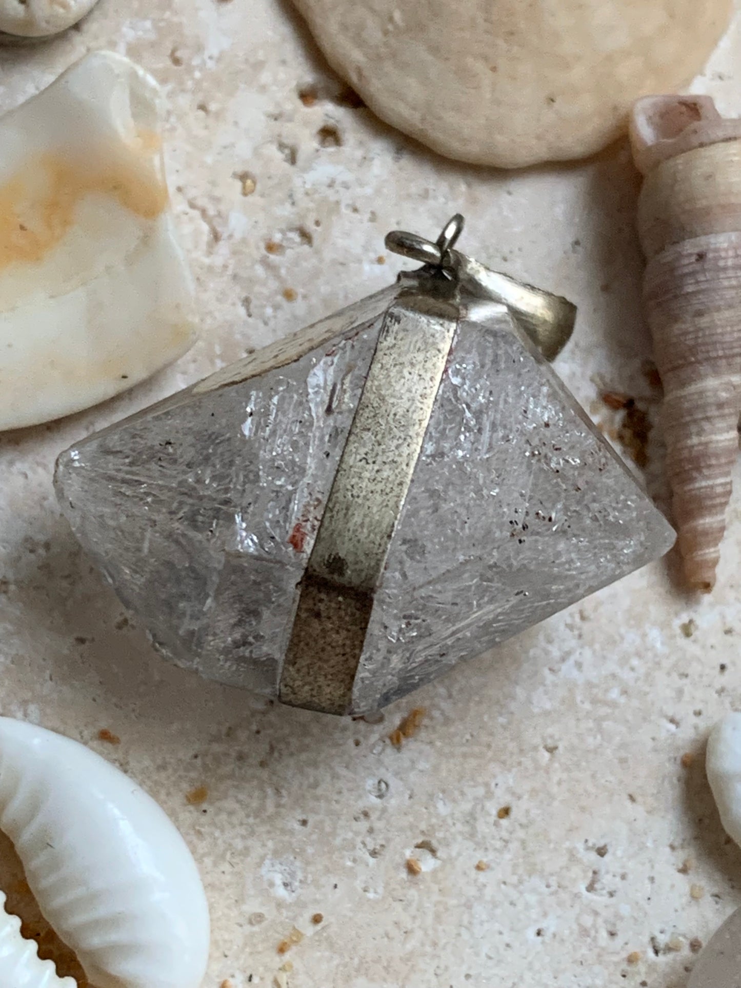 Cristal de roche Herkimer bi-déterminé, pendentif de 32mm x22 x12. Fait sur Argent 925. Vendu avec cordon réglable de couleur noire !