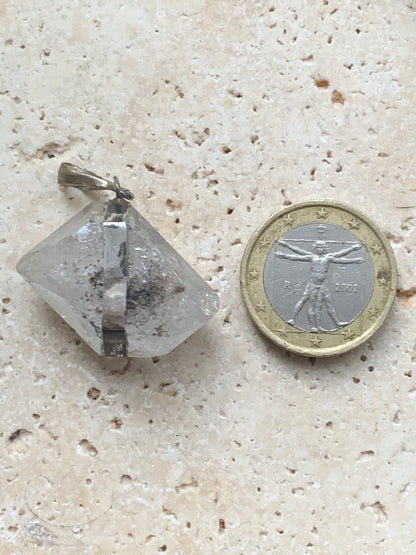 Cristal de roche Herkimer bi-déterminé, pendentif de 32mm x22 x12. Fait sur Argent 925. Vendu avec cordon réglable de couleur noire !