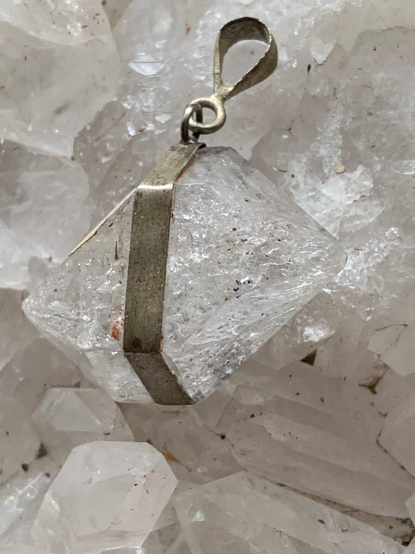 Cristal de roche Herkimer bi-déterminé, pendentif de 32mm x22 x12. Fait sur Argent 925. Vendu avec cordon réglable de couleur noire !