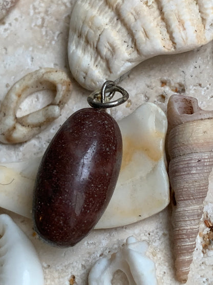 Shiva lingham, pendentif de 28mm x11 de diamètre. Fait sur métal (laiton) finition argenté. Vendu avec cordon réglable de couleur noire !
