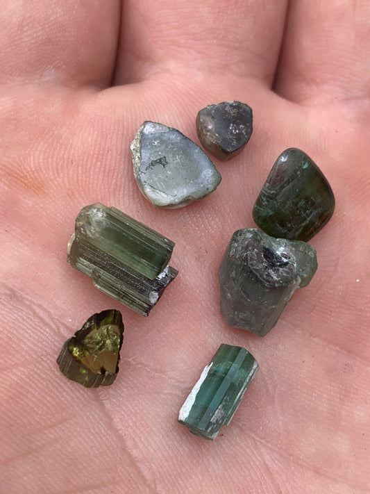 Tourmaline diverses (Verdélite, Indicolite, Melon d'eau), lot de 7 pièces de 5 à 10 mm - 4,7 grammes.