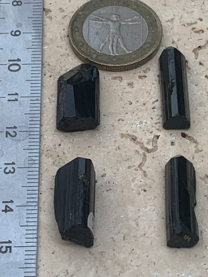 Tourmaline noire, pointes naturelles à 3 faces, 4 pièces au choix, de 20 x 6 x 5 mm - 2 grammes par pièce environ !