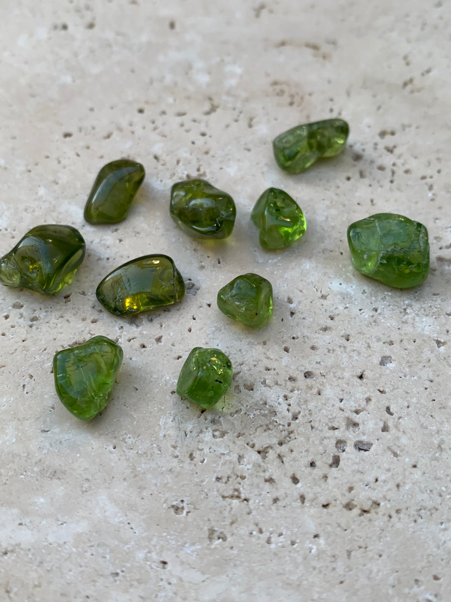 Péridot, magnifiques grains naturels des USA. Très belle qualité 'gemme', transparence et couleur régulière. Vente à 'l'unité' ou en lot !