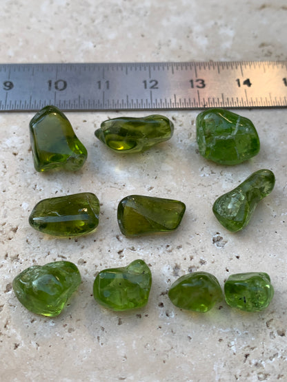 Péridot, magnifiques grains naturels des USA. Très belle qualité 'gemme', transparence et couleur régulière. Vente à 'l'unité' ou en lot !
