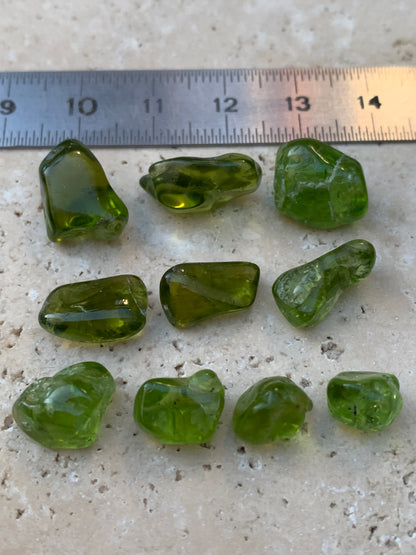 Péridot, magnifiques grains naturels des USA. Très belle qualité 'gemme', transparence et couleur régulière. Vente à 'l'unité' ou en lot !