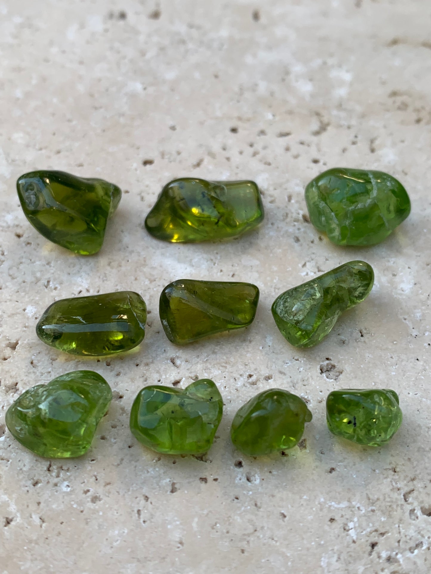 Péridot, magnifiques grains naturels des USA. Très belle qualité 'gemme', transparence et couleur régulière. Vente à 'l'unité' ou en lot !