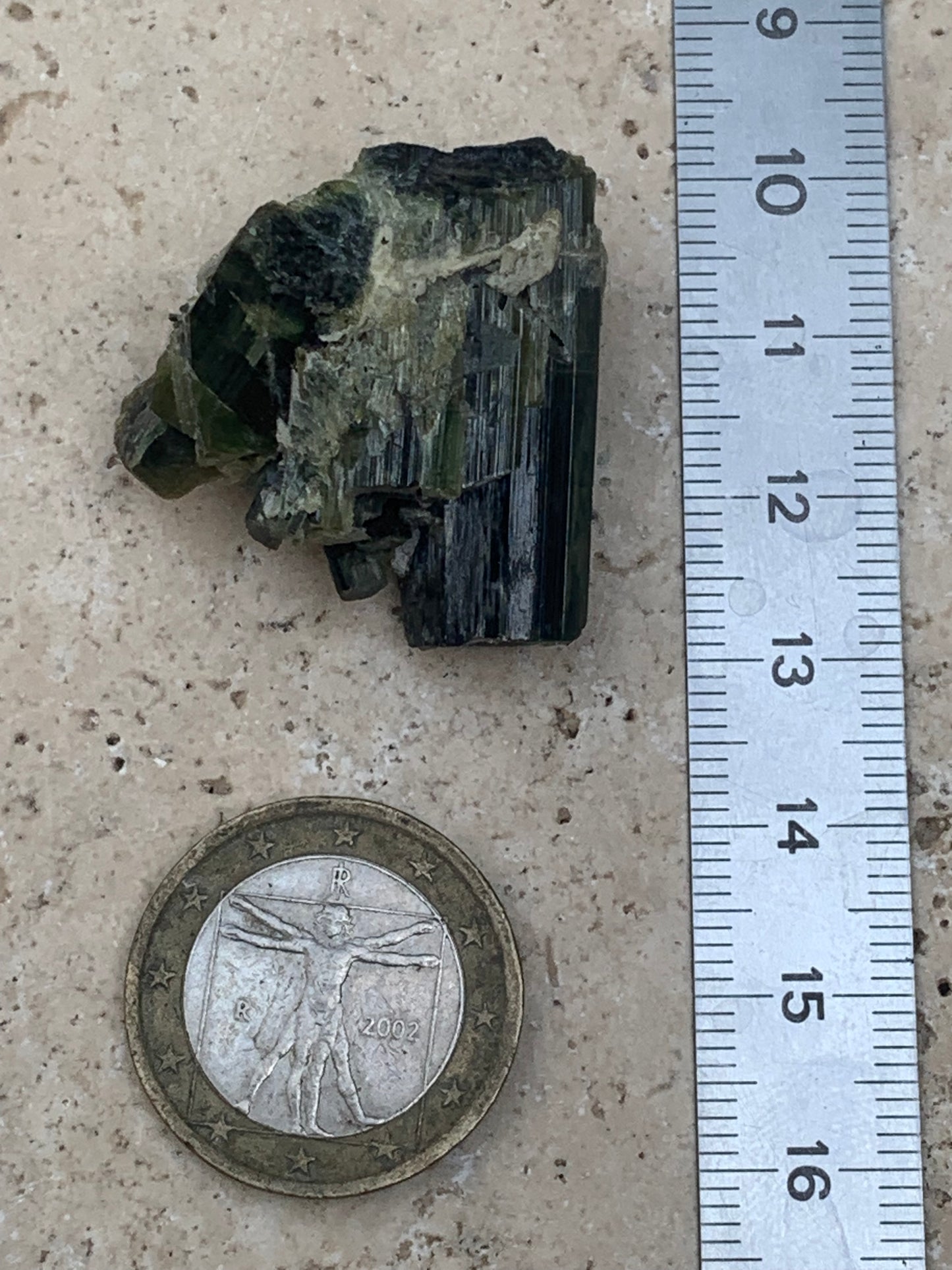 Tourmaline verte/ Verdélite, macle de cristaux naturels de 30 x 30 x 20 mm - 15,9 grammes. Magnifique petite pièce !