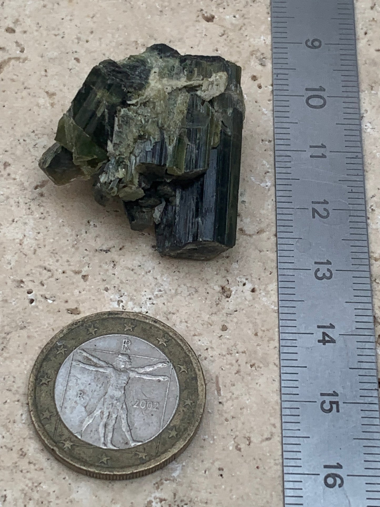 Tourmaline verte/ Verdélite, macle de cristaux naturels de 30 x 30 x 20 mm - 15,9 grammes. Magnifique petite pièce !
