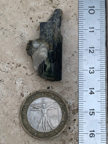 Tourmaline verte/ Verdélite, cristal naturel de 37 x 17 x 15 mm - 9,6 grammes. Magnifique petite pièce !