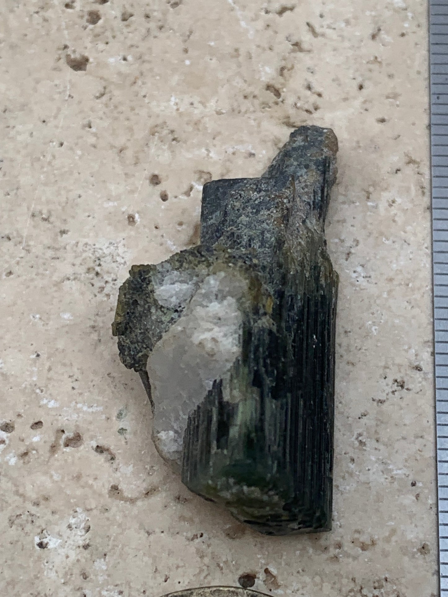Tourmaline verte/ Verdélite, cristal naturel de 37 x 17 x 15 mm - 9,6 grammes. Magnifique petite pièce !