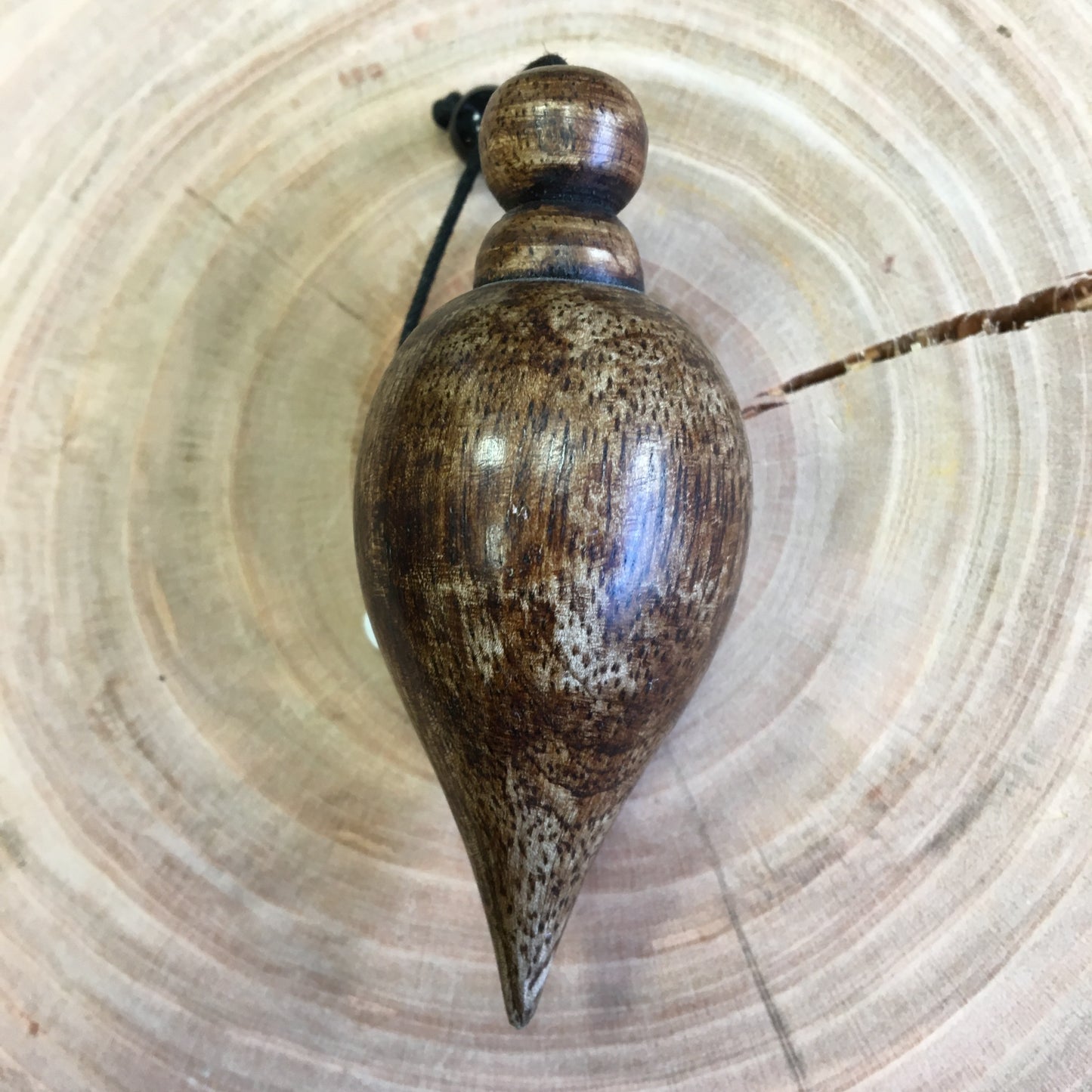 Sélection de pendules en bois, pour radiesthésie, pour professionnel ou débutant. Modèles au choix, parfait !