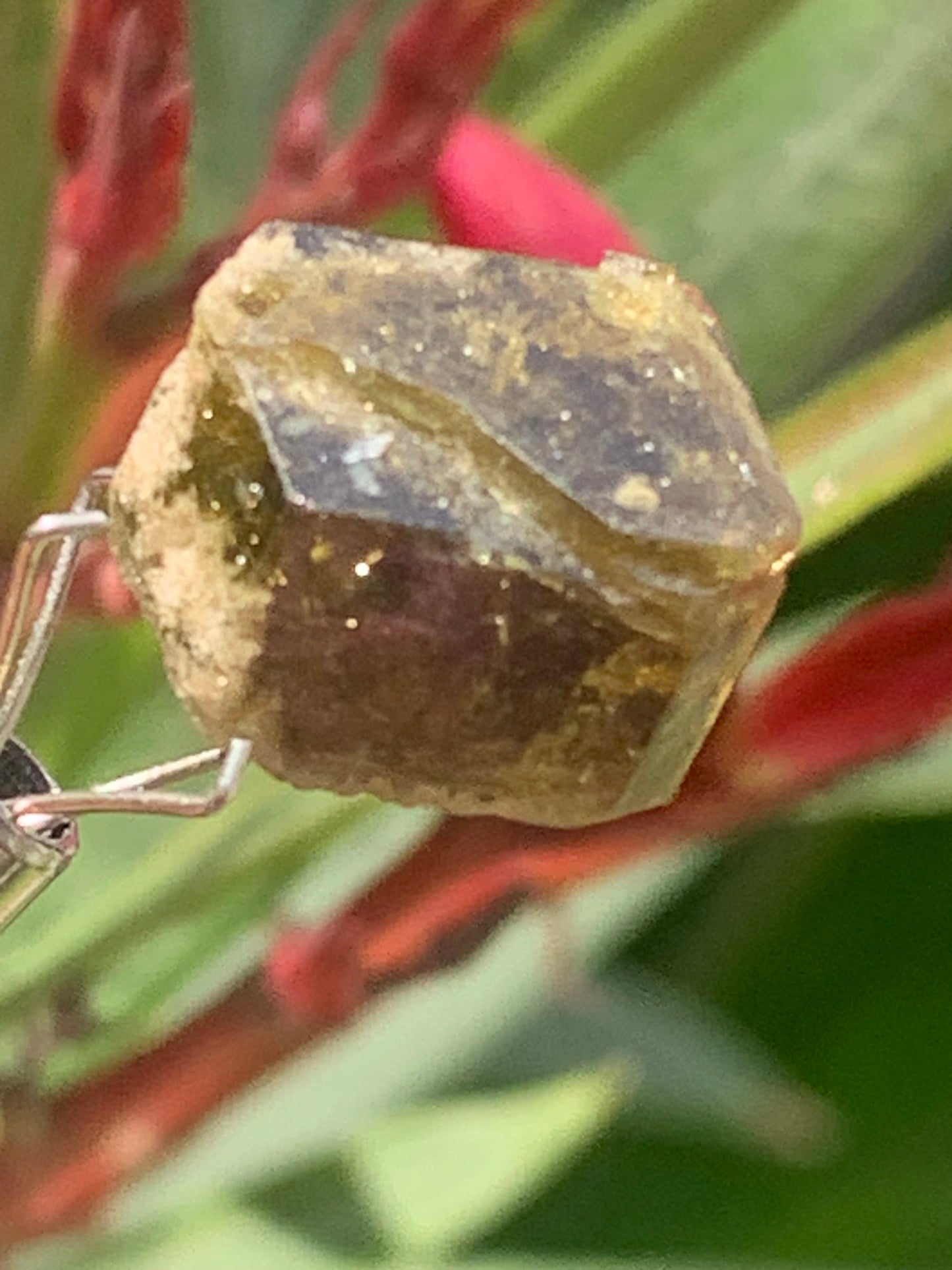 Tourmaline verte/ Verdélite, cristal naturel de 15 x 12 x 10 mm - 2,7 grammes. Magnifique cristal au vert cristal !