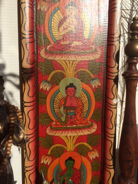 Thangka/ panneau en bois de 91 x 20 centimètres, incroyable conception dans un cadre en bois de pin, avec les 5 Bouddhas !