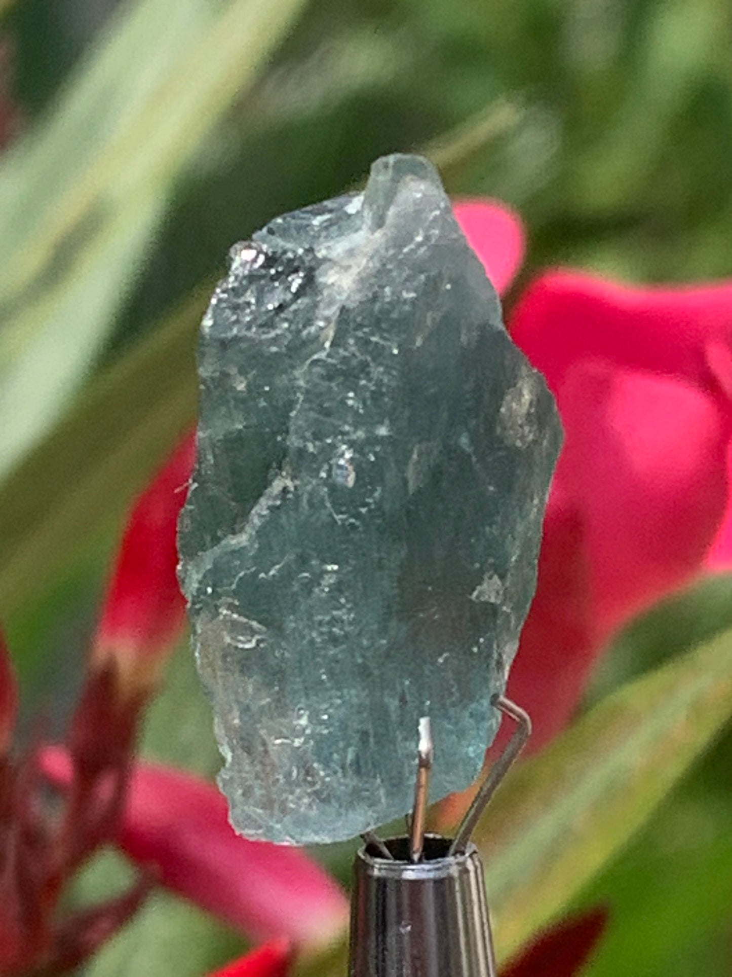 Tourmaline/ Indicolite, de 23mm x 15 x 6 environ - 3 grammes. Parfait en bijouterie, collection ,exposition...