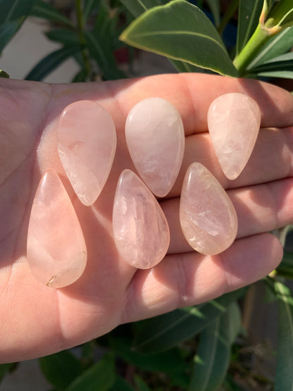 Quartz Rose, cabochon 'goutte', qualité A à AA, 30 x 20 x 8 mm environ, parfait pour la bijouterie, collection, lithothérapie...