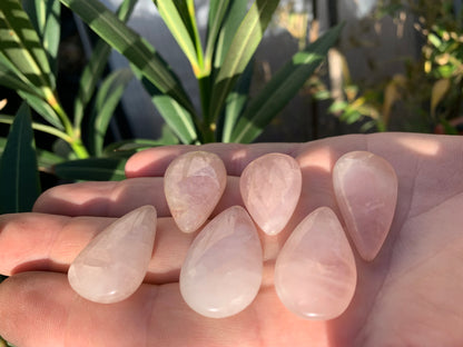Quartz Rose, cabochon 'goutte', qualité A à AA, 30 x 20 x 8 mm environ, parfait pour la bijouterie, collection, lithothérapie...