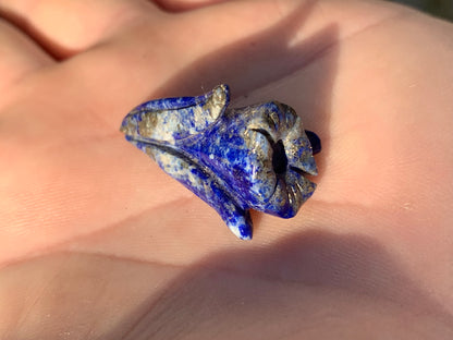 Lapis lazuli, pièce unique d'une fleur sculptée, qualité AA à AAA, 30mm x 18 de diamètre environ, parfait pour la bijouterie ou collection !