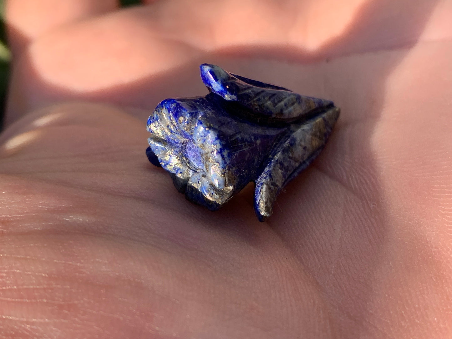 Lapis lazuli, pièce unique d'une fleur sculptée, qualité AA à AAA, 30mm x 18 de diamètre environ, parfait pour la bijouterie ou collection !