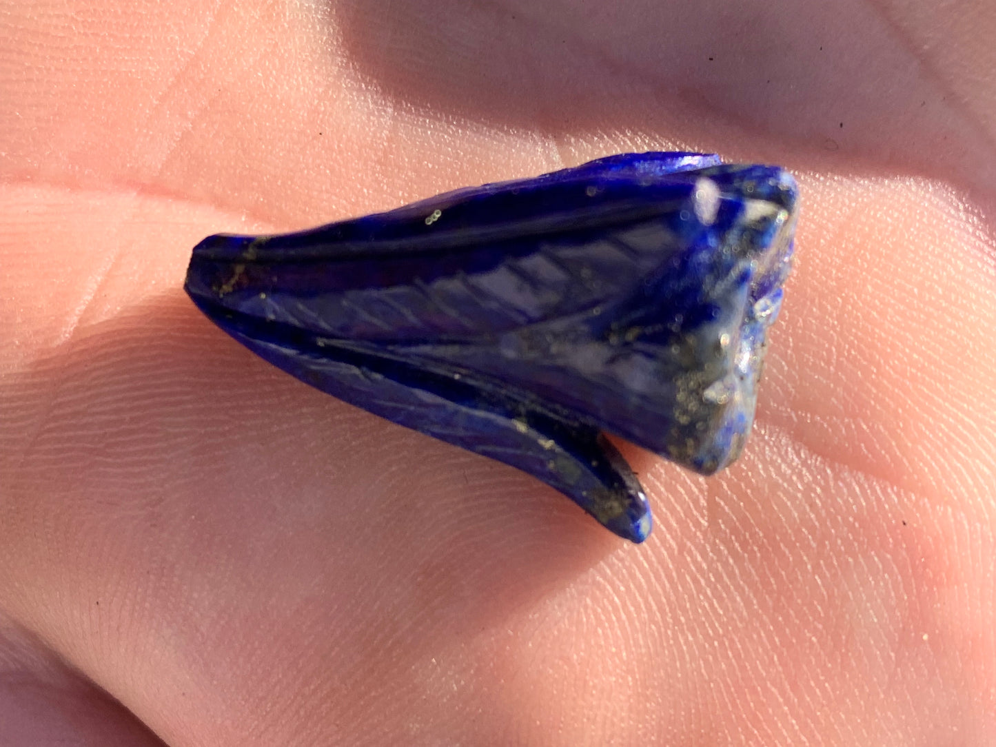 Lapis lazuli, pièce unique d'une fleur sculptée, qualité AA à AAA, 30mm x 18 de diamètre environ, parfait pour la bijouterie ou collection !