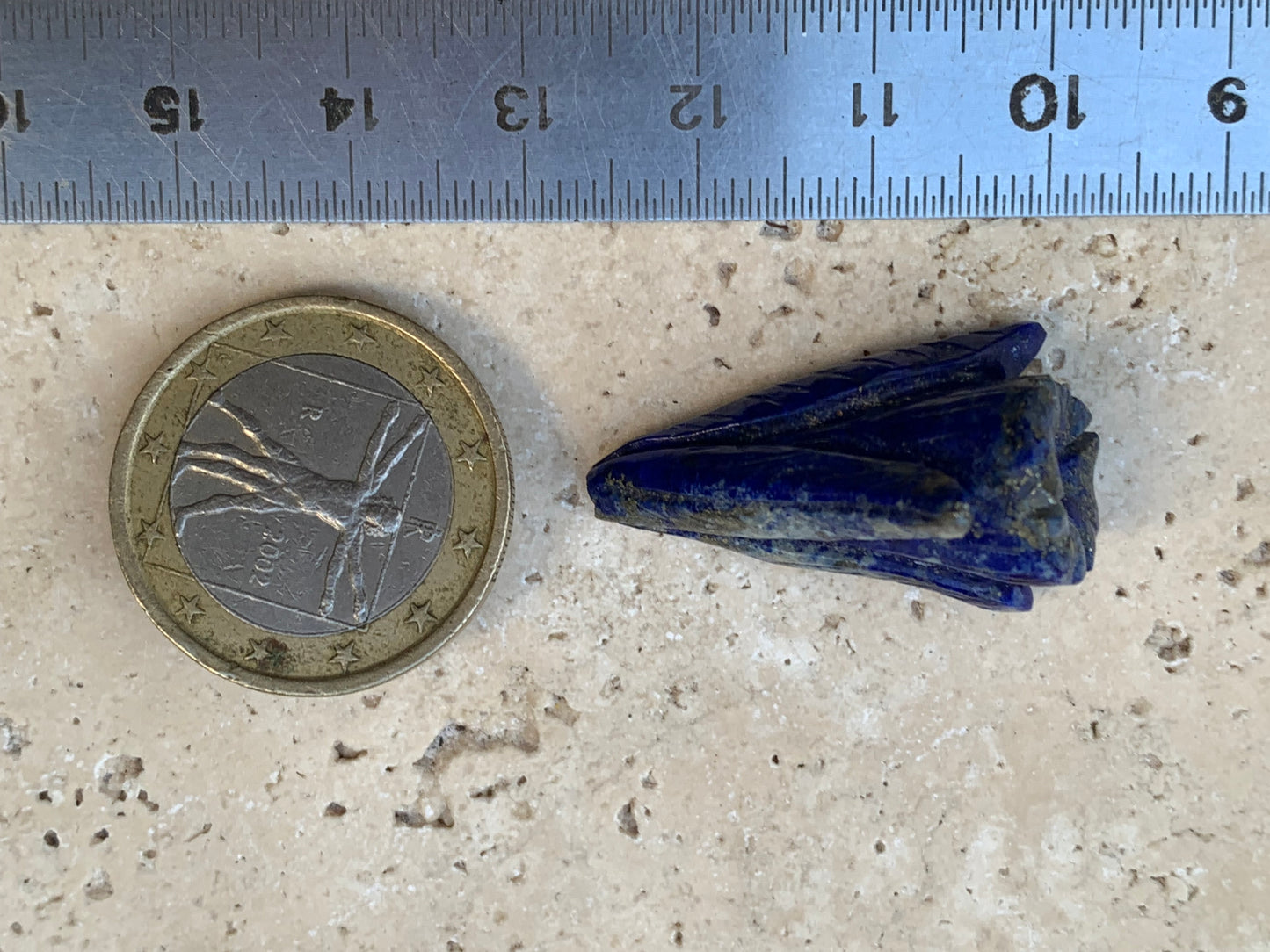 Lapis lazuli, pièce unique d'une fleur sculptée, qualité AA à AAA, 30mm x 18 de diamètre environ, parfait pour la bijouterie ou collection !