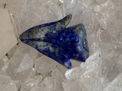 Lapis lazuli, pièce unique d'une fleur sculptée, qualité AA à AAA, 30mm x 18 de diamètre environ, parfait pour la bijouterie ou collection !